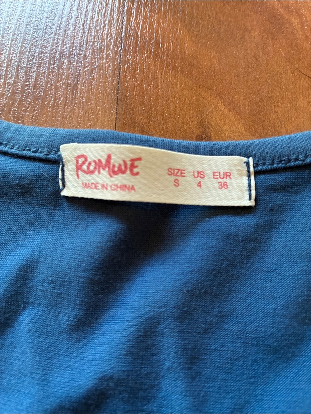 ROMWE Blue V-Neck Ruched Drawstring Crop Top - Picture 2 of 4